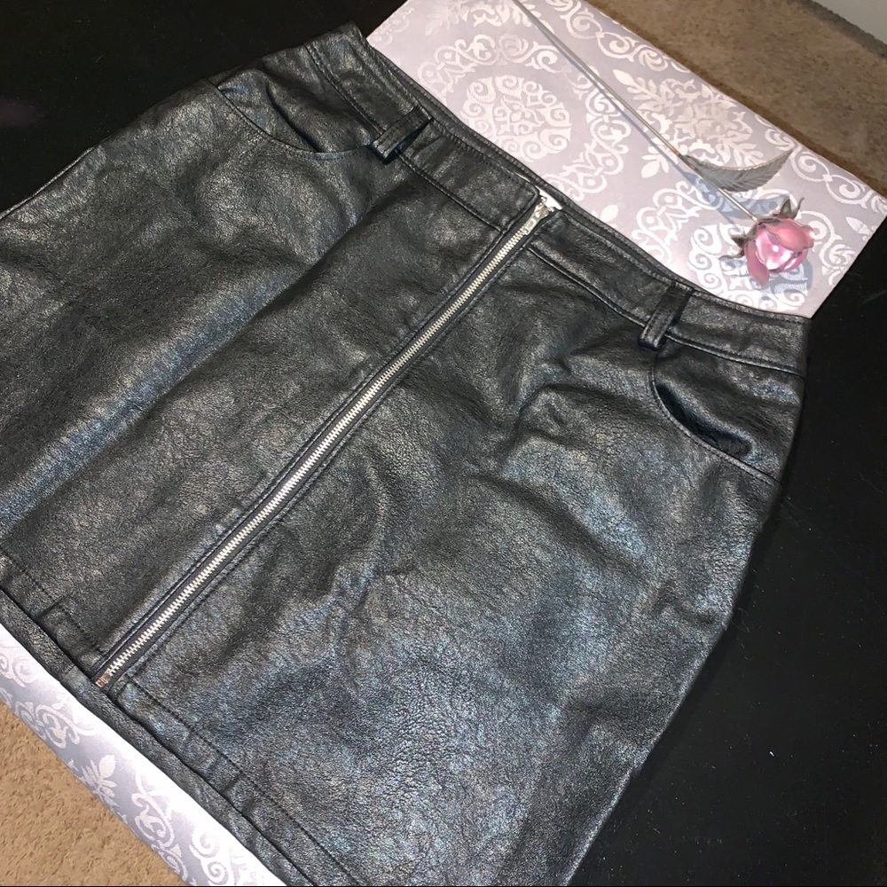 Zip up leather skirt!!